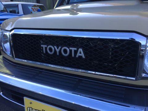 ランクル70　ランドクルーザー70　再販モデル　ベージュ　オプショングリル　ＴＯＹＯＴＡロゴグリル